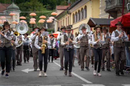 Povorka ob dnevih narodnih noš in oblačilne dedščine (37)